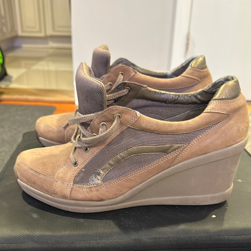 Easy Spirit Brown and Tan Wedge Shoes